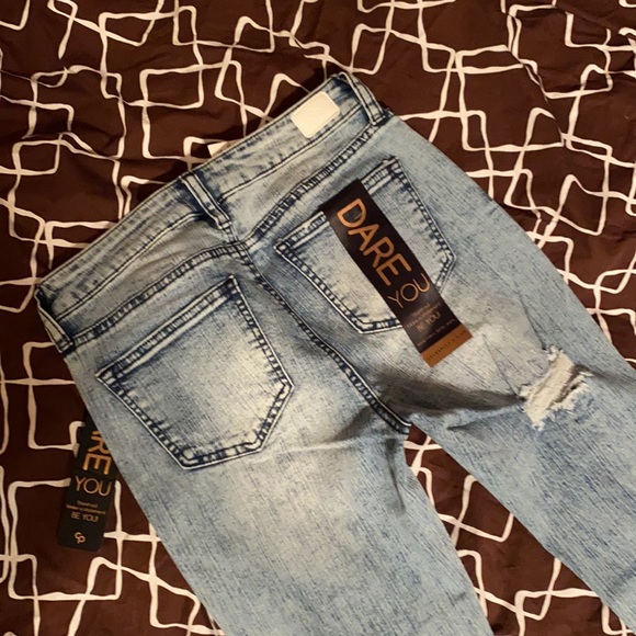 Distressed Skinny Jeans - Picture 5 of 8